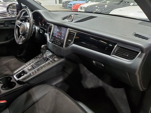 Used 2018 Porsche Macan image 15