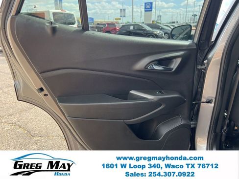 Used 2024 Chevrolet Trax RS FWD image 17