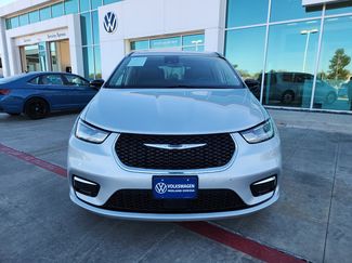 Used 2024 Chrysler Pacifica Select video 2