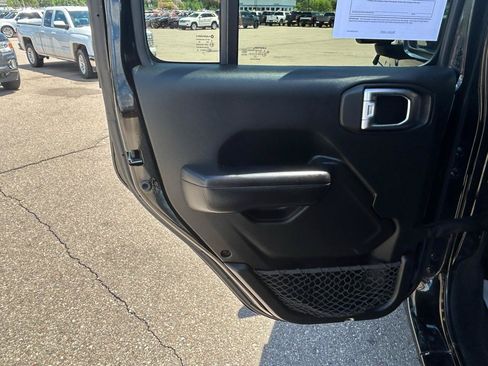 Used 2019 Jeep Wrangler Unlimited Sport S AWD/4WD image 13