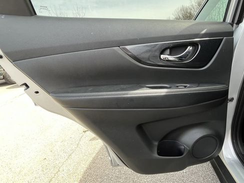 Used 2015 Nissan Rogue SL w/ SL Premium Package image 16