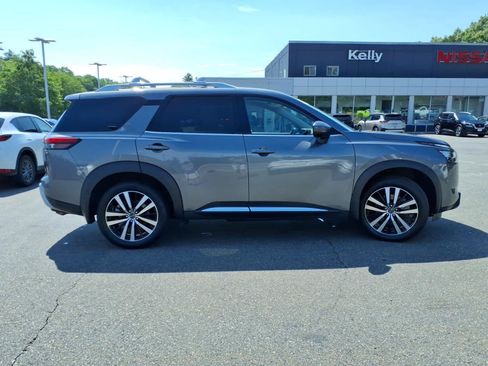 Certified 2024 Nissan Pathfinder Platinum w/ Cargo Package AWD/4WD image 4