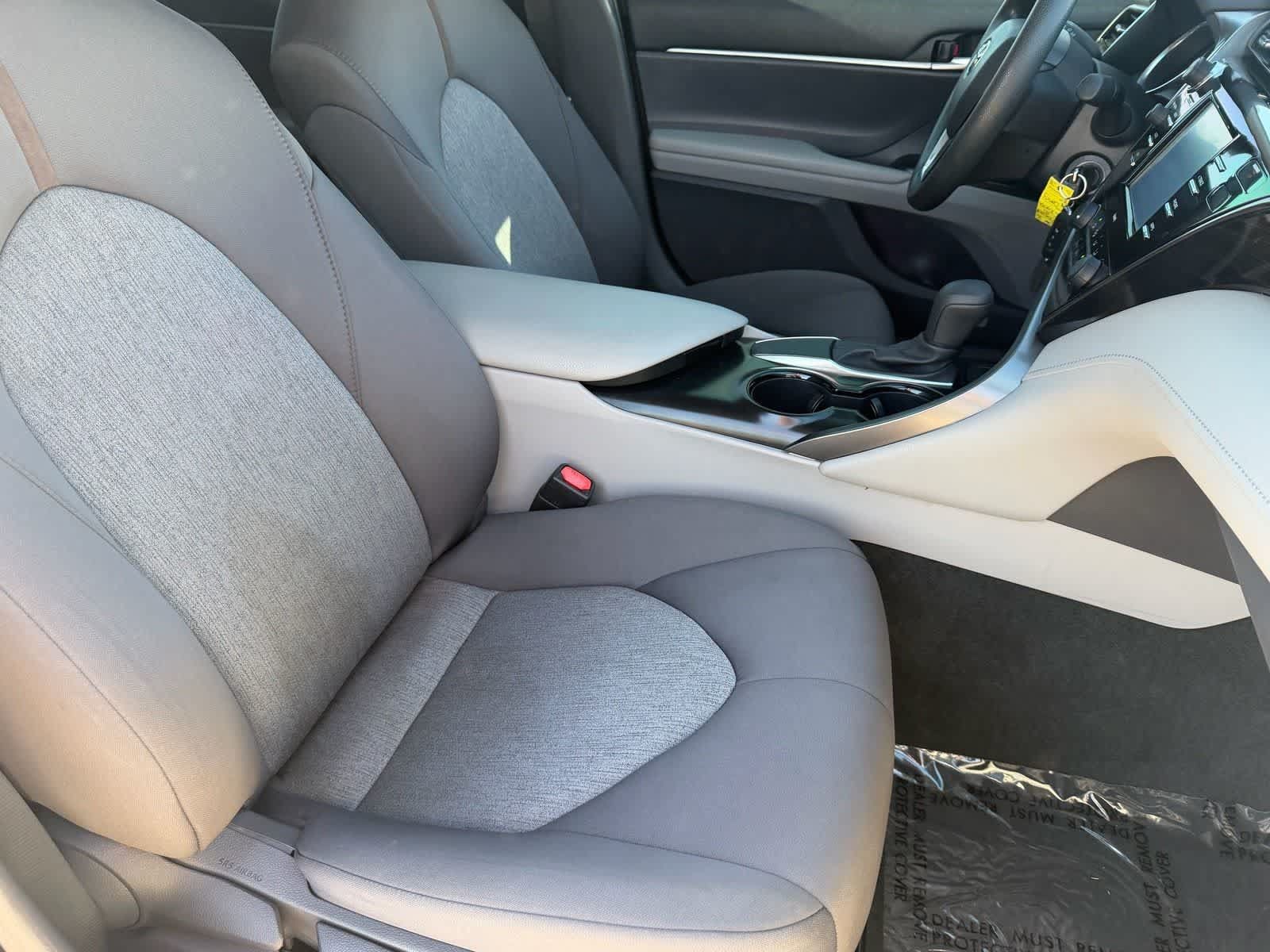 Used 2020 Toyota Camry LE FWD image 11