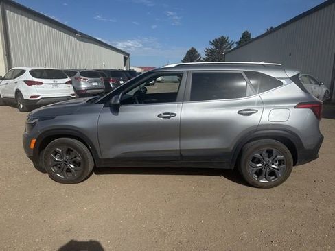 Used 2024 Kia Seltos S AWD/4WD image 3