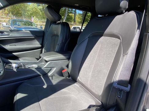 New 2025 Jeep Grand Cherokee Altitude image 10