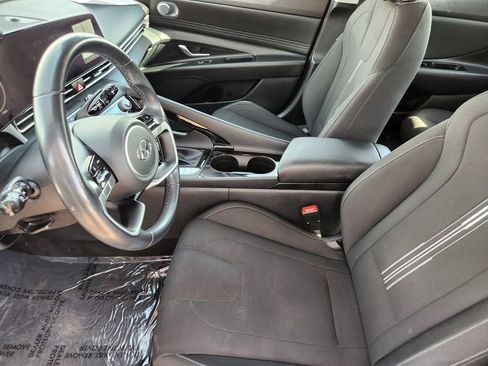 Used 2023 Hyundai Elantra SEL w/ Convenience Package image 3