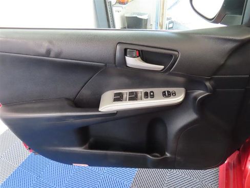 Used 2012 Toyota Camry SE w/ Preferred Accessory Pkg FWD image 16