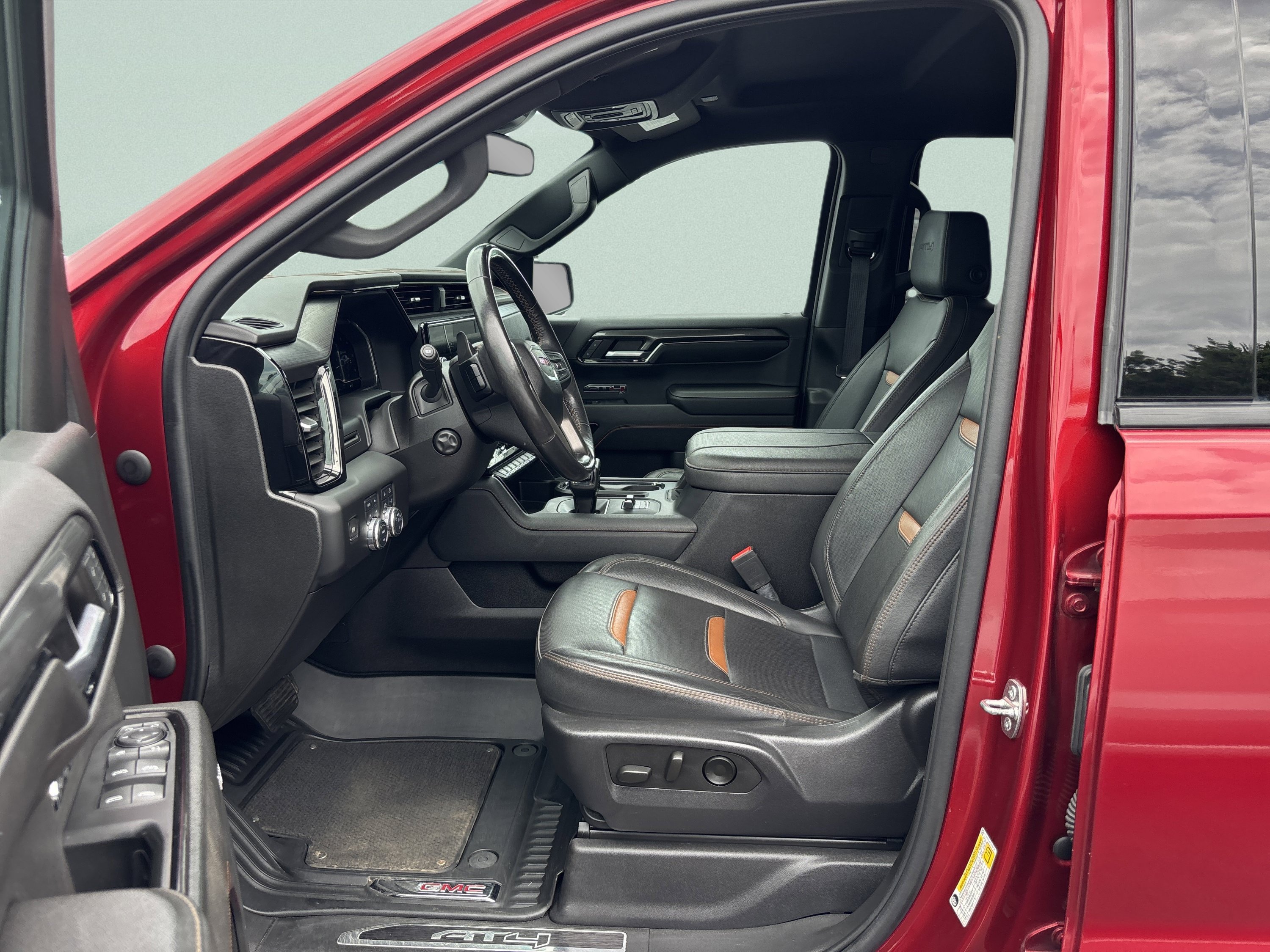 Used 2023 GMC Sierra 1500 AT4 w/ AT4 Preferred Package AWD/4WD image 11
