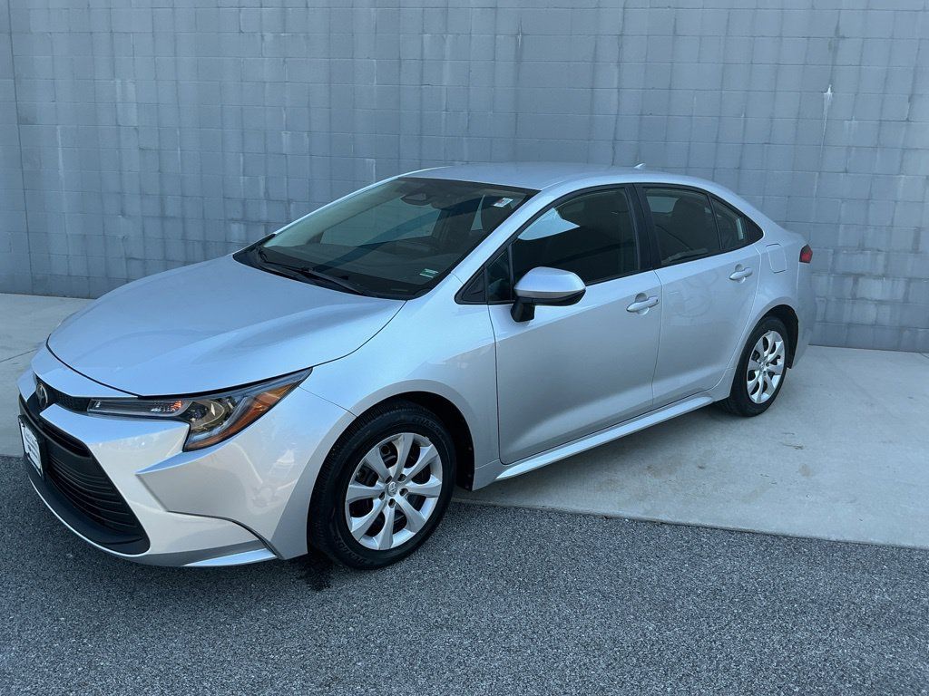 Used 2025 Toyota Corolla LE FWD image 4