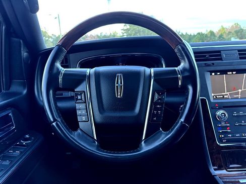 Used 2017 Lincoln Navigator L Select image 15