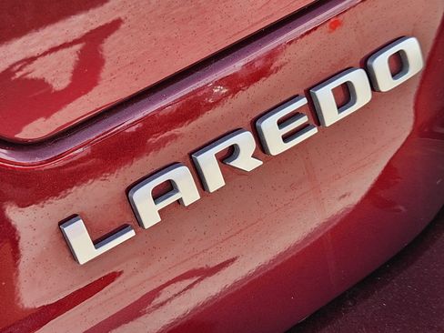 Used 2025 Jeep Grand Cherokee Laredo X w/ Luxury Tech Group I AWD/4WD image 12