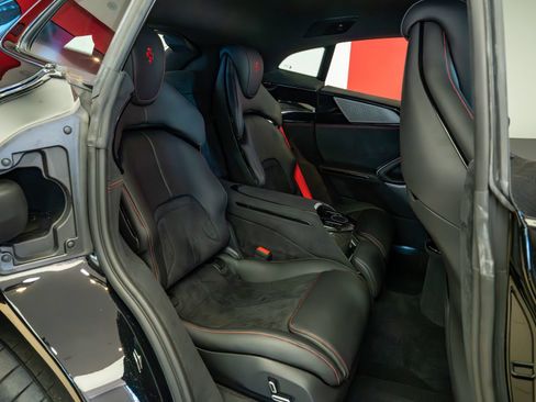 Used 2025 Ferrari Purosangue AWD/4WD image 27