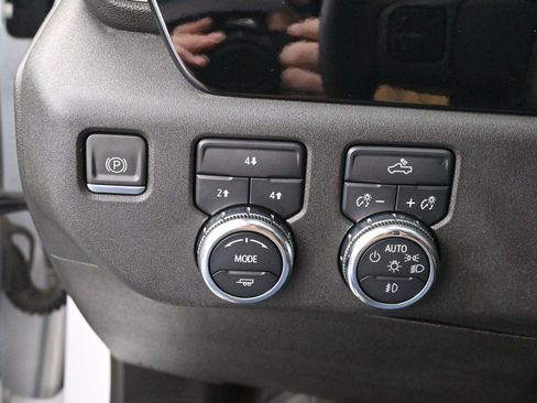 Used 2024 GMC Sierra 2500 SLE w/ SLE Convenience Package image 20