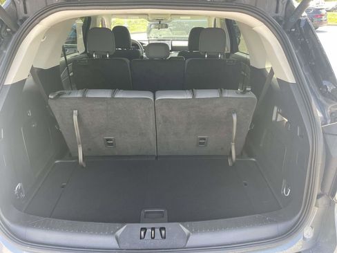 Used 2025 Ford Explorer Active AWD/4WD image 7