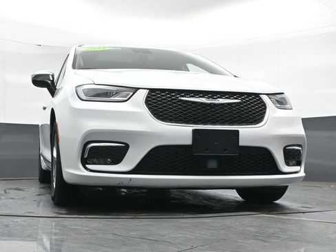 Used 2023 Chrysler Pacifica Limited FWD image 48
