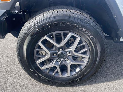 Used 2025 Jeep Wrangler Unlimited Sahara AWD/4WD image 13