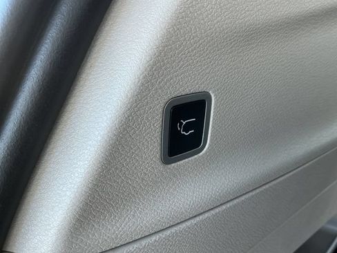 Used 2023 Chrysler Voyager LX FWD image 46