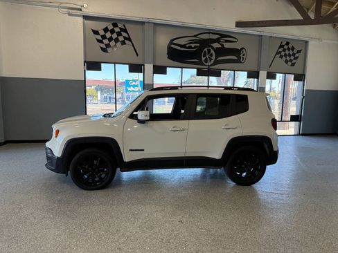 Used 2017 Jeep Renegade Altitude image 4