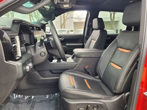 Used 2024 GMC Sierra 1500 AT4 w/ Technology Package image 10