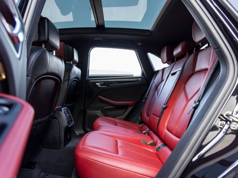 Certified 2023 Porsche Macan image 37