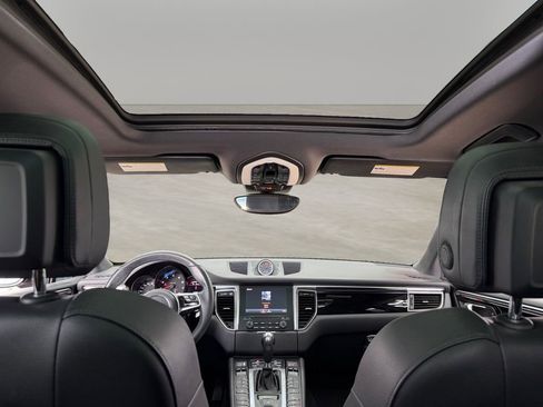 Used 2018 Porsche Macan image 18