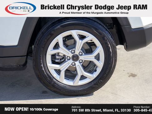 Used 2025 Jeep Compass Latitude image 36