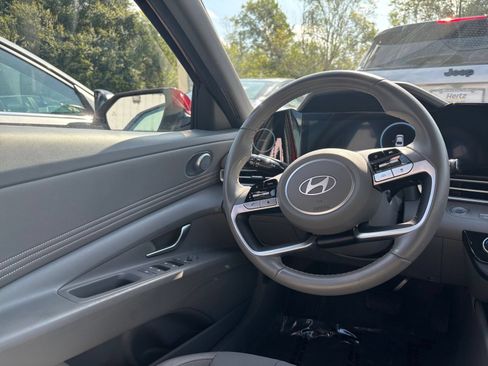 Used 2025 Hyundai Elantra SEL FWD image 34