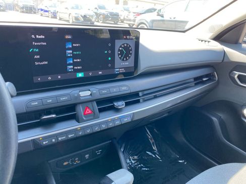 Used 2025 Kia K4 LXS image 17