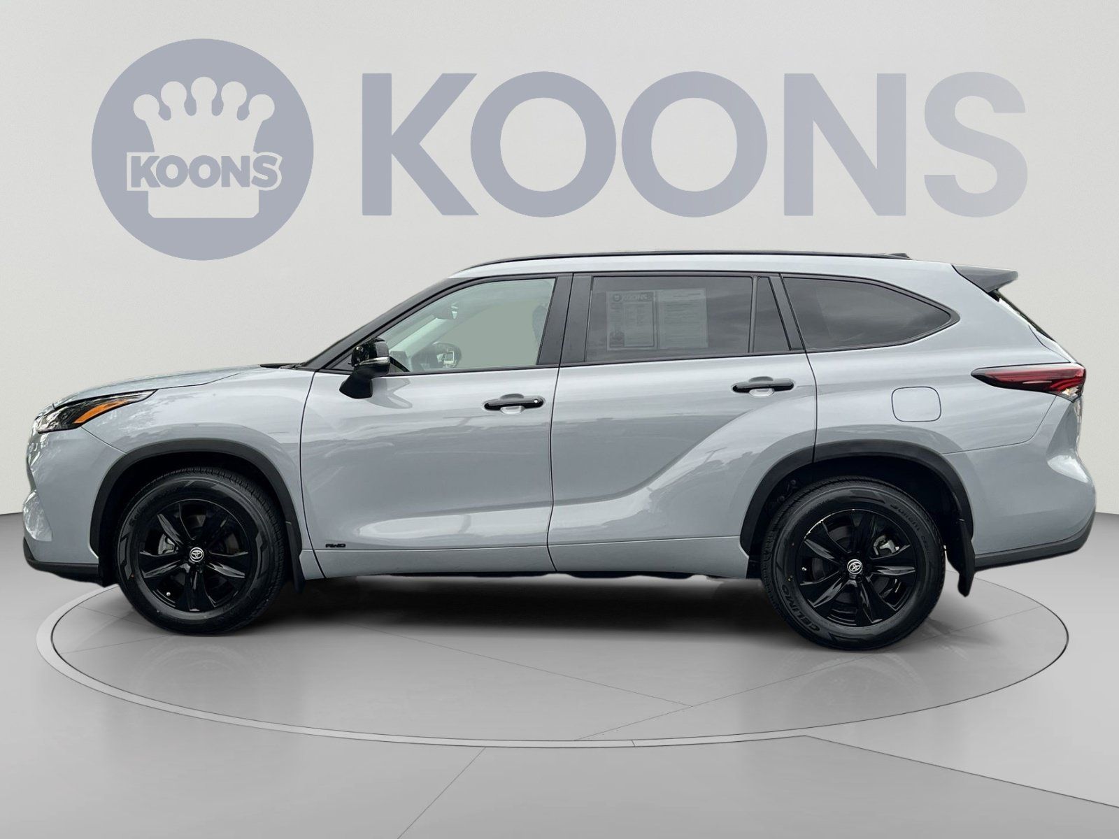 Used 2024 Toyota Highlander XLE AWD/4WD image 5