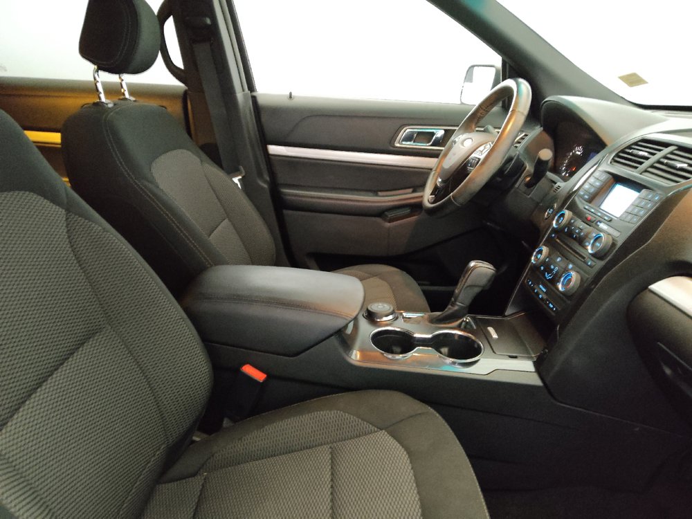 Used 2017 Ford Explorer XLT AWD/4WD image 21