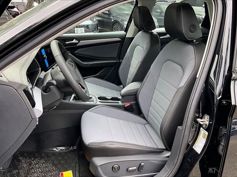 New 2026 Volkswagen Jetta SE image 9