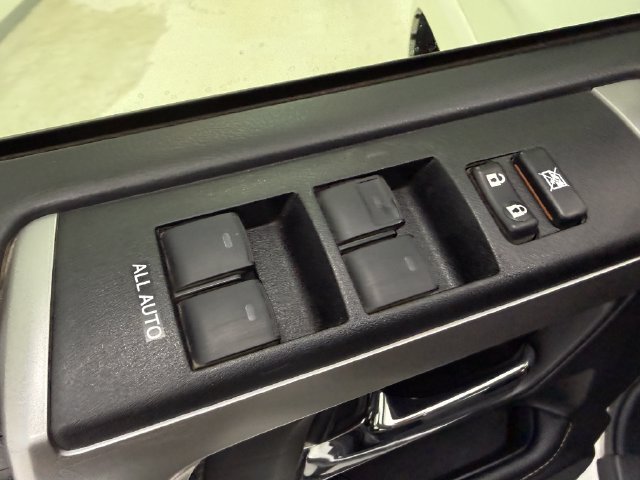 Used 2020 Toyota 4Runner SR5 AWD/4WD image 28