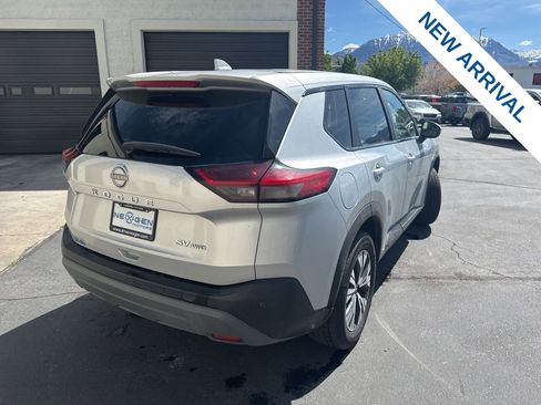 Used 2022 Nissan Rogue SV AWD/4WD image 7