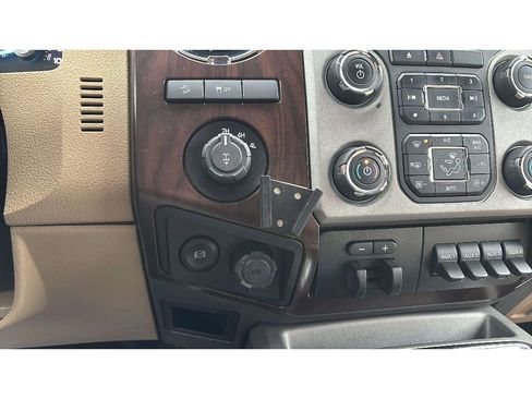 Used 2016 Ford F250 Lariat w/ Lariat Interior Package image 23