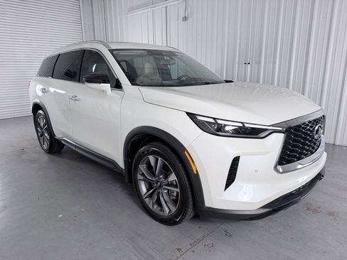 Certified 2023 INFINITI QX60 Luxe w/ Vision Package AWD/4WD image 3