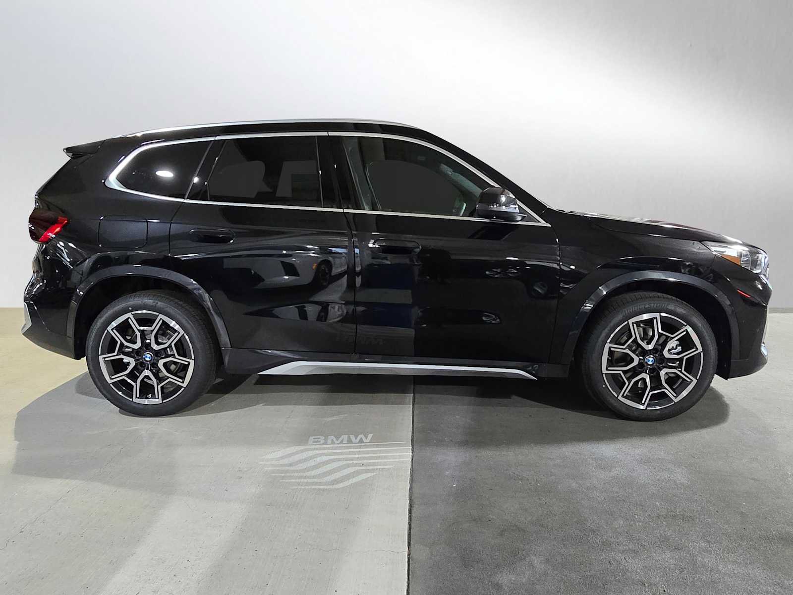 Used 2026 BMW X1 xDrive28i w/ Technology Package AWD/4WD image 2