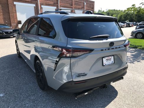 Certified 2025 Toyota Sienna XLE Woodland Edition AWD/4WD image 6