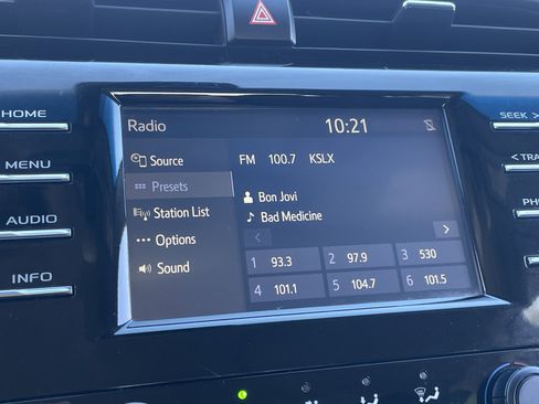 Used 2018 Toyota Camry LE image 20