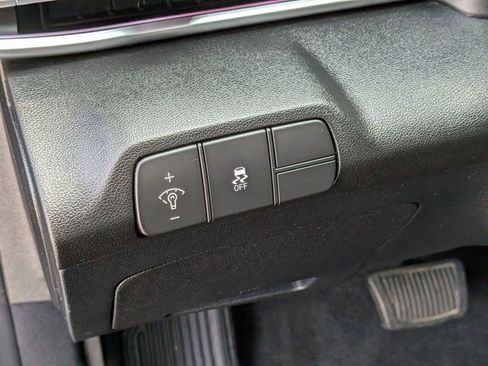 Used 2024 Hyundai Elantra Limited FWD image 14