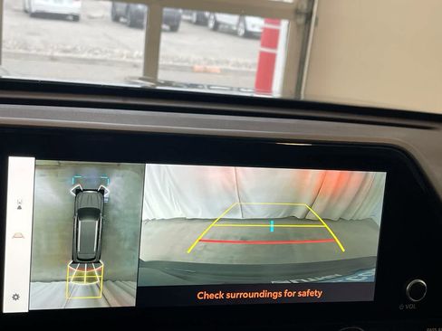 Used 2024 Toyota Highlander Limited image 17