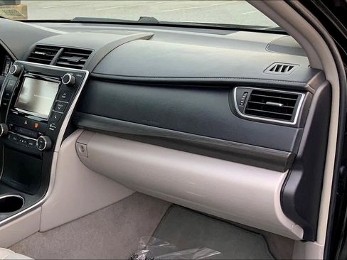 Used 2016 Toyota Camry XLE image 18