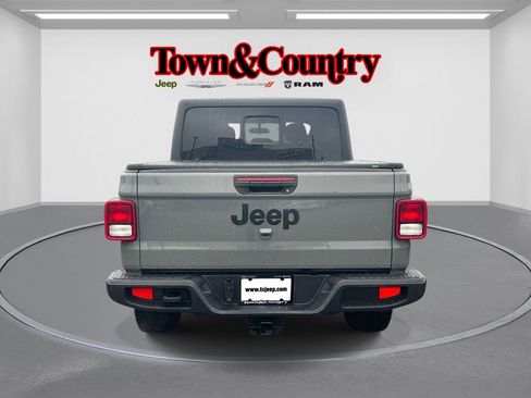 Certified 2022 Jeep Gladiator Sport image 3