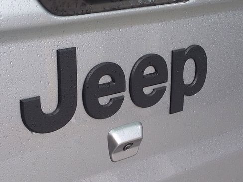 Used 2021 Jeep Gladiator Sport image 11