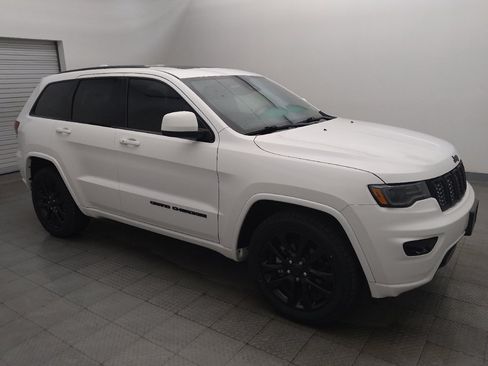 Used 2020 Jeep Grand Cherokee Altitude RWD image 11