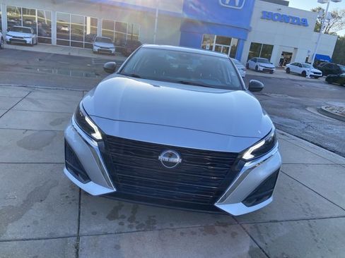 Used 2024 Nissan Altima 2.5 SV image 3