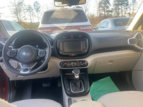Used 2020 Kia Soul LX image 10