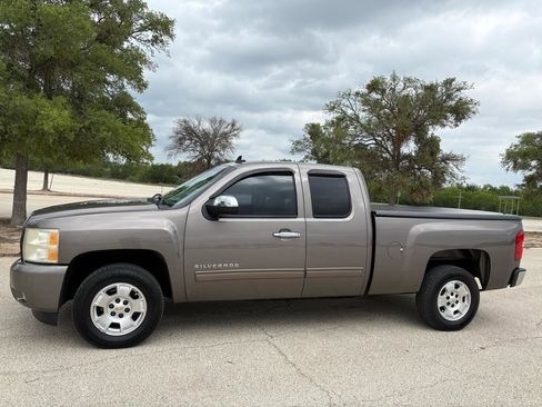 Used 2011 Chevrolet Silverado 1500 LT w/ All-Star Edition image 7