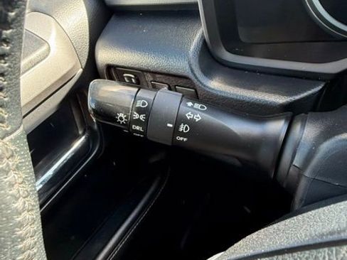 Used 2018 Toyota 4Runner SR5 AWD/4WD image 22
