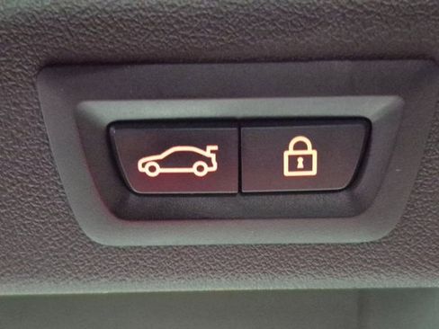 Used 2022 BMW X7 M50i image 30