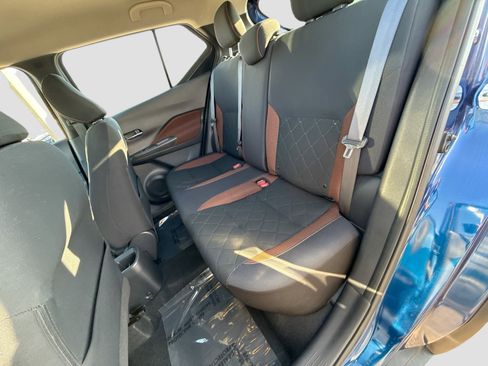 Used 2018 Nissan Kicks SR image 19